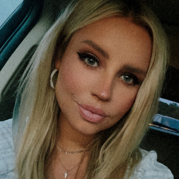 Meet your Posher, Maddie - Picture 1 of 1